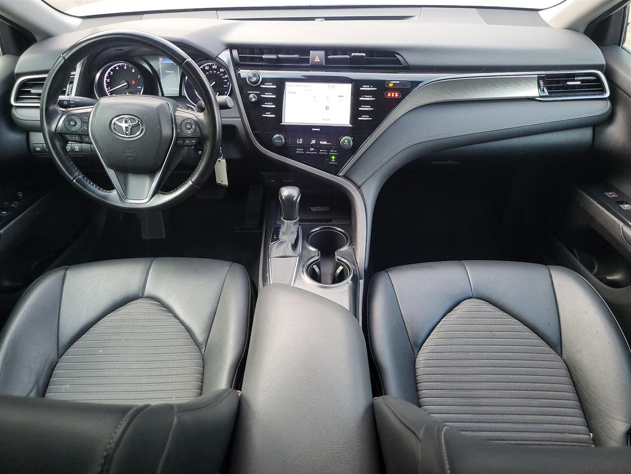 Toyota Camry SE 2020