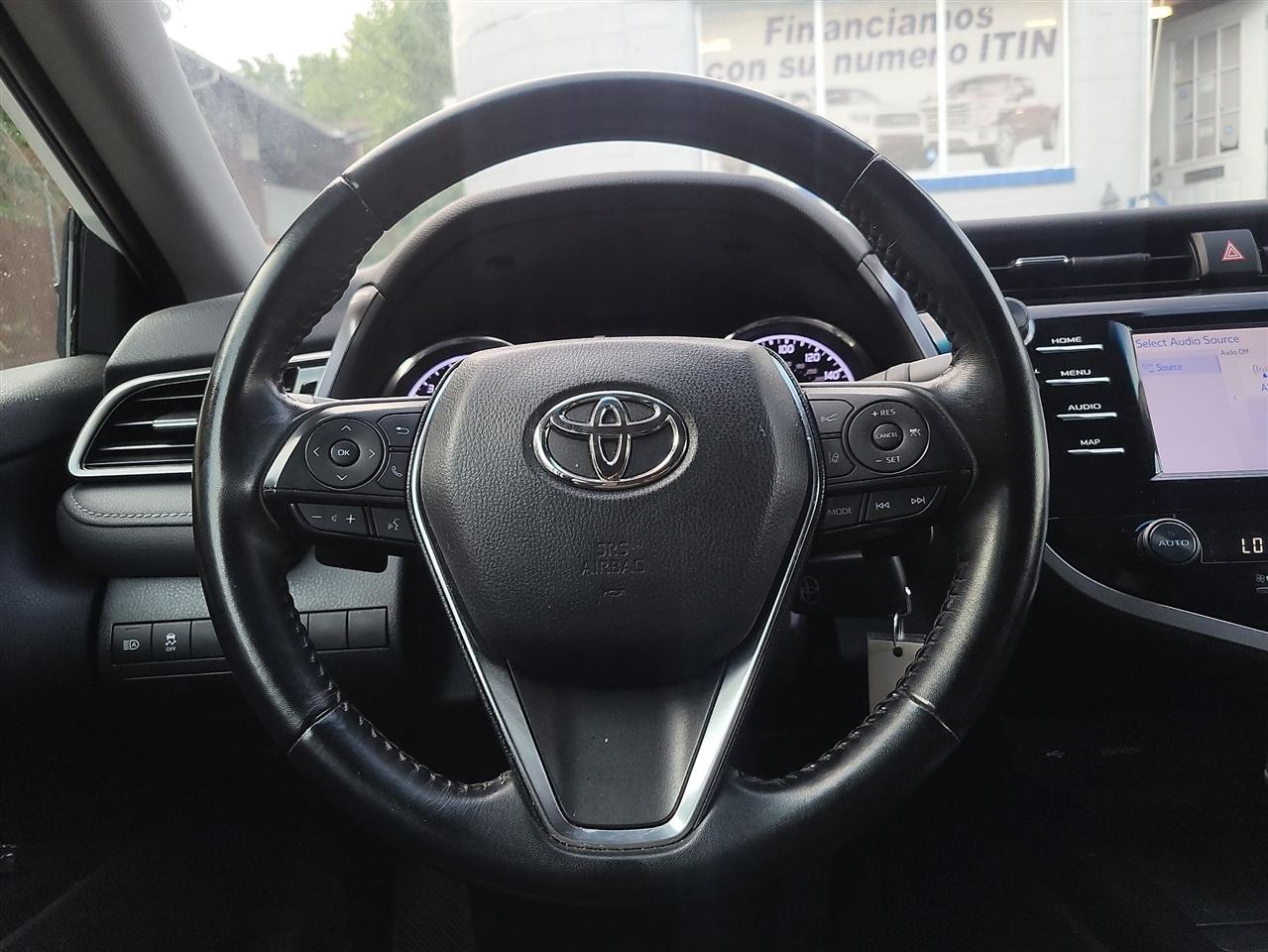 Toyota Camry SE 2020