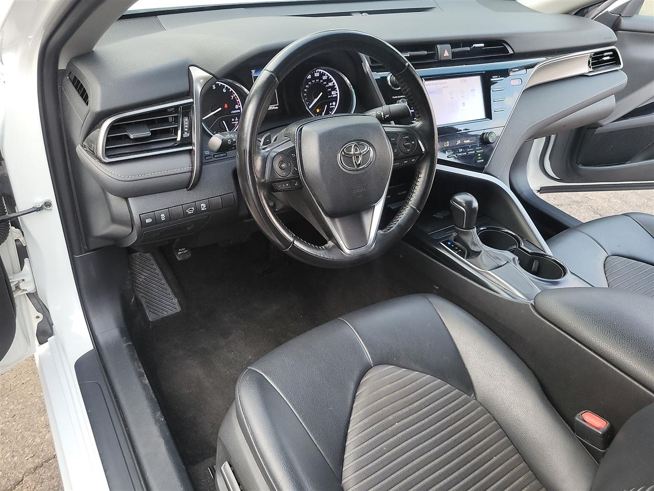 Toyota Camry SE 2020
