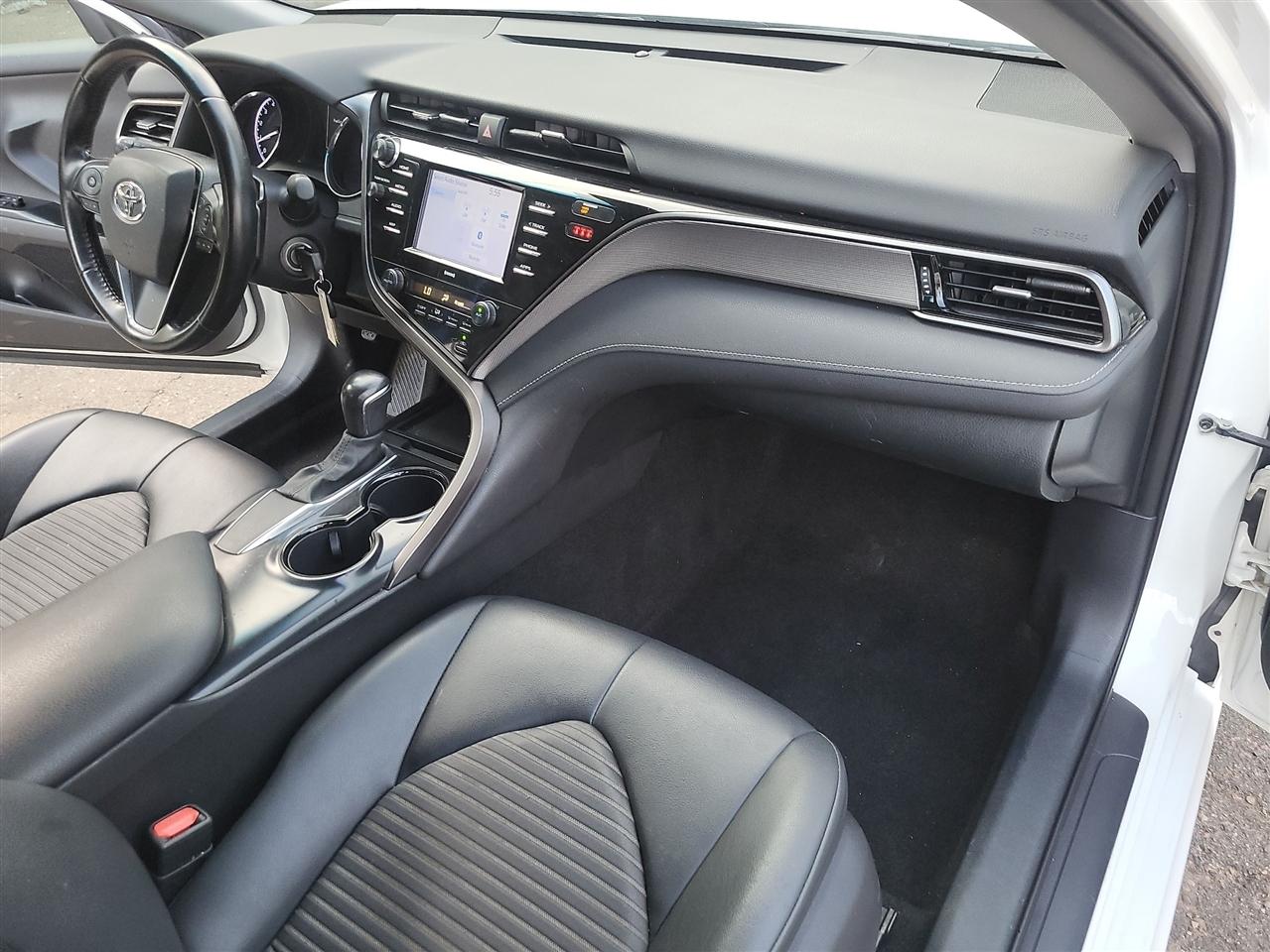 Toyota Camry SE 2020
