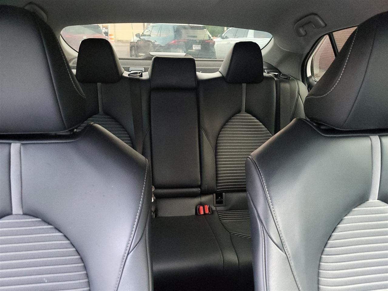 Toyota Camry SE 2020