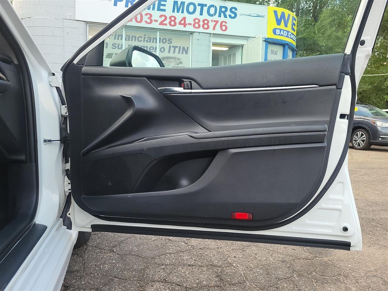 Toyota Camry SE 2020