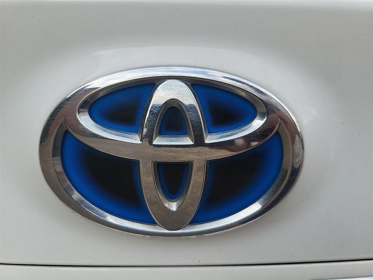 Toyota Camry Hybrid LE 2018