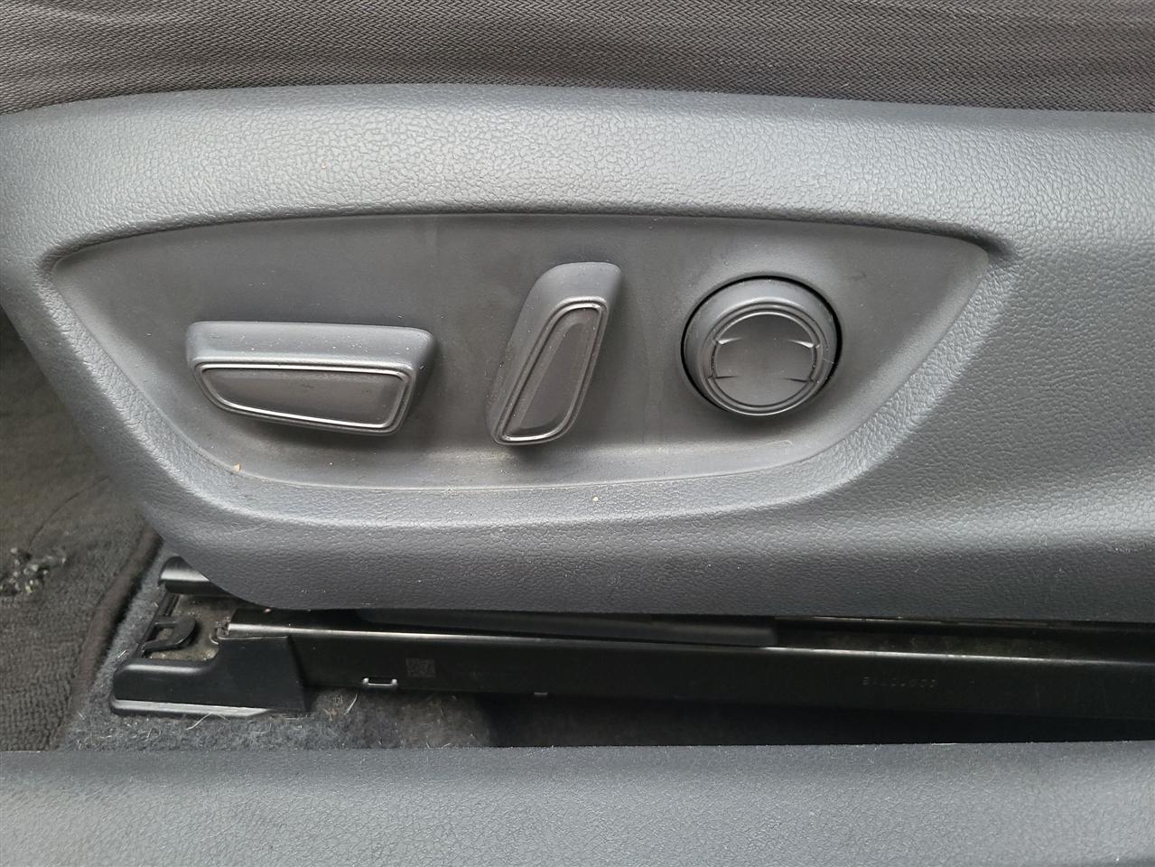 Toyota Camry Hybrid LE 2018