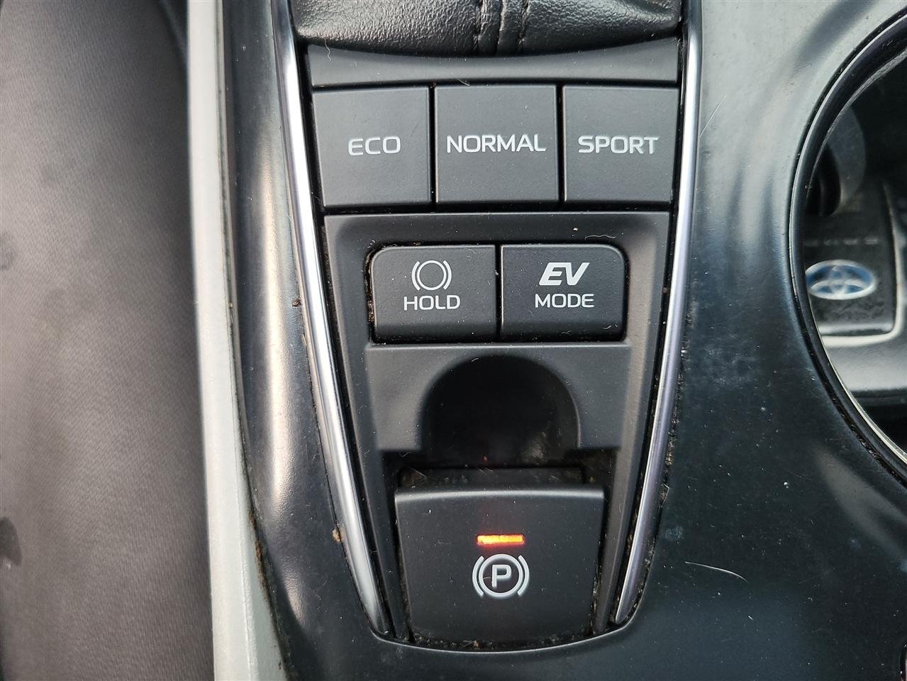 Toyota Camry Hybrid LE 2018