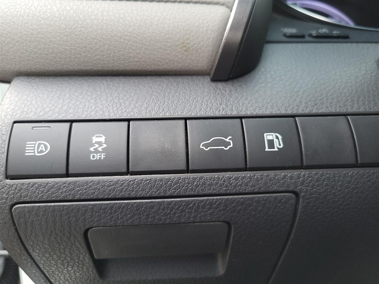 Toyota Camry Hybrid LE 2018