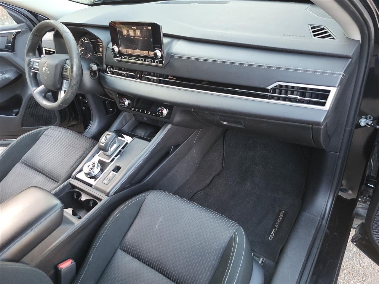 Mitsubishi Outlander ES 2WD 2022
