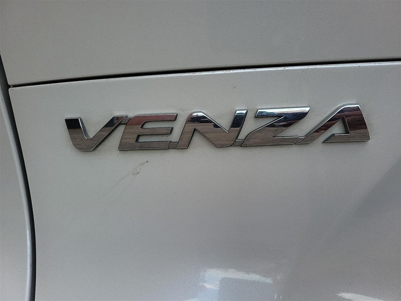 Toyota Venza LE 2021