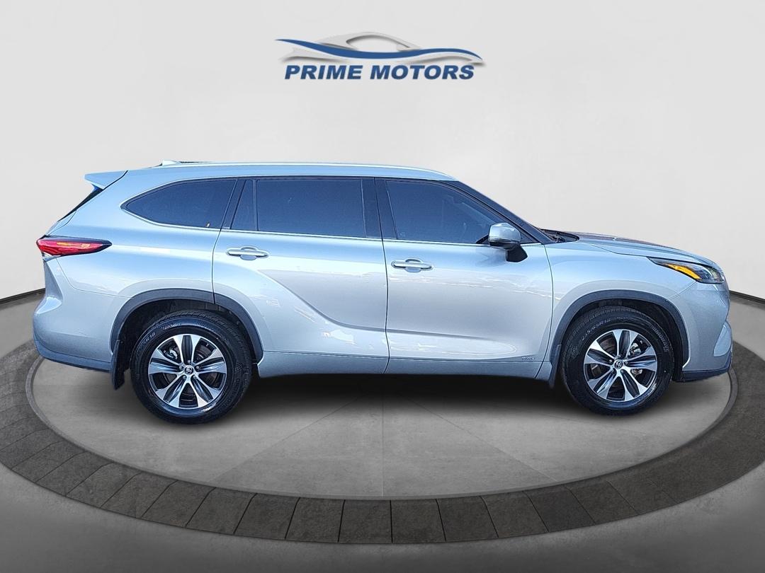 Toyota Highlander Hybrid XLE AWD 2022