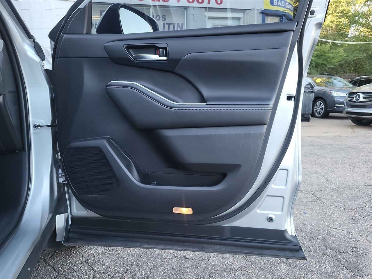 Toyota Highlander Hybrid XLE AWD 2022