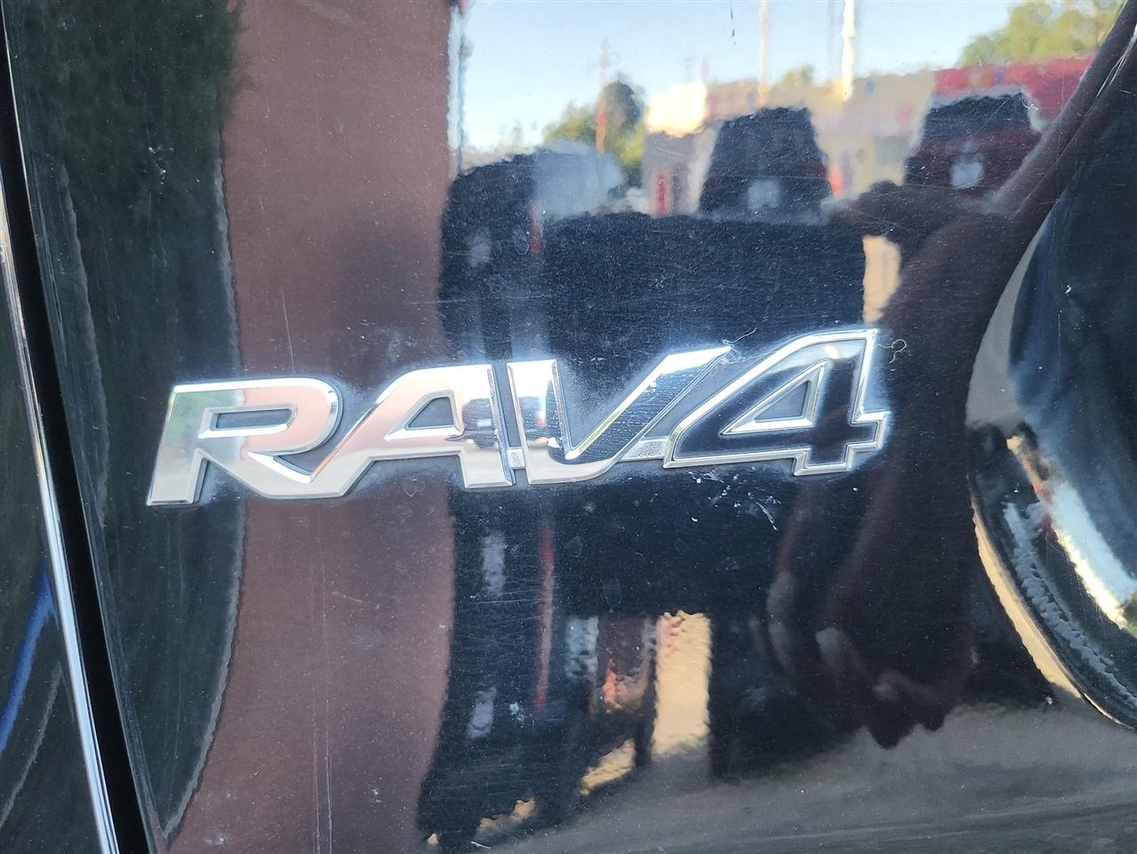 Toyota RAV4 Hybrid LE 2021
