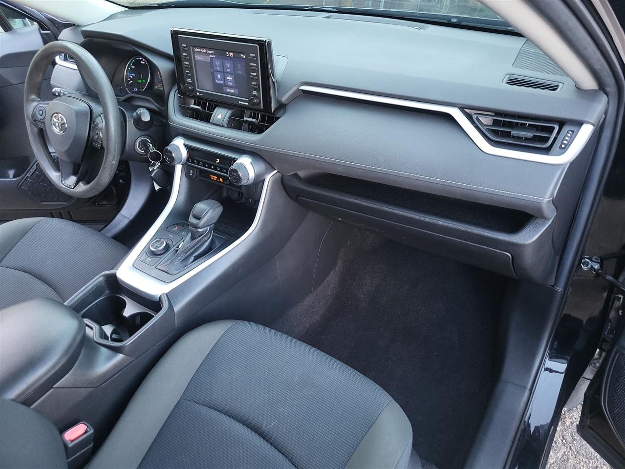 Toyota RAV4 Hybrid LE 2021