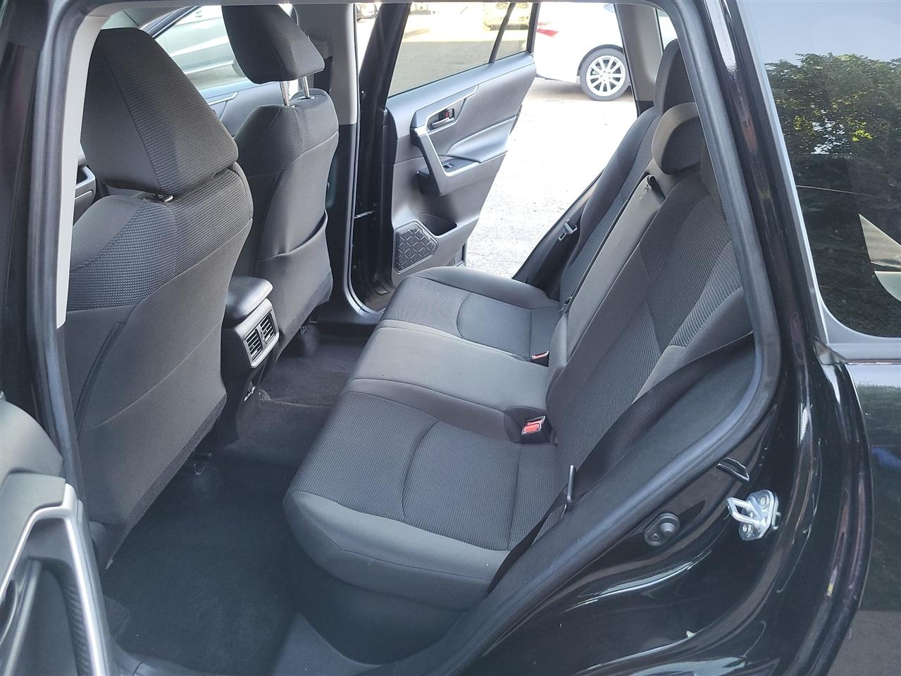 Toyota RAV4 Hybrid LE 2021