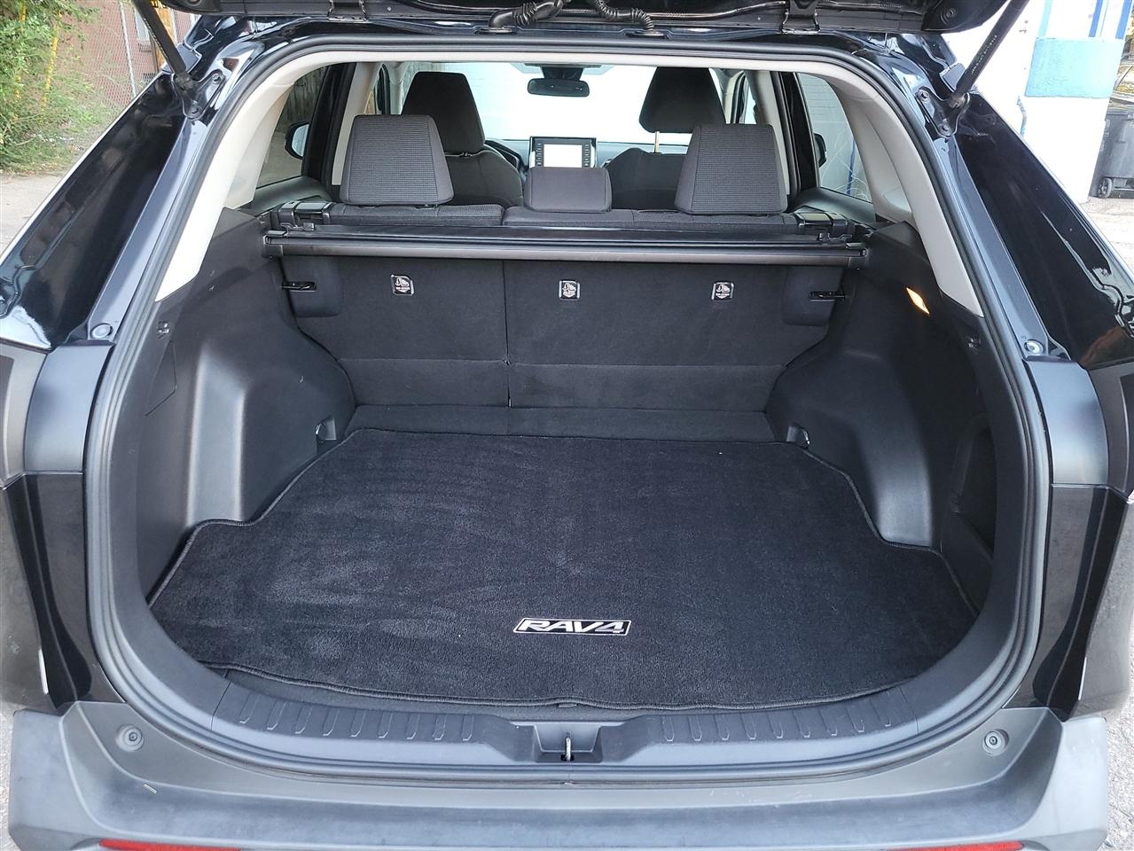 Toyota RAV4 Hybrid LE 2021