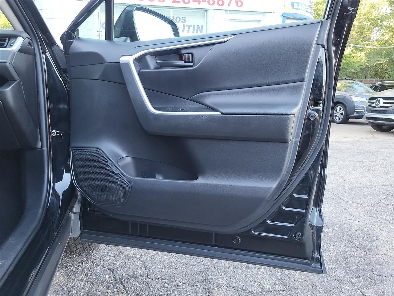 Toyota RAV4 Hybrid LE 2021