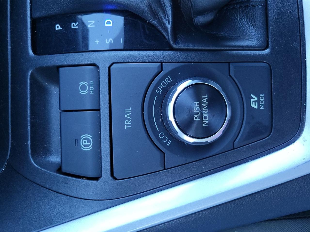 Toyota RAV4 Hybrid LE 2021