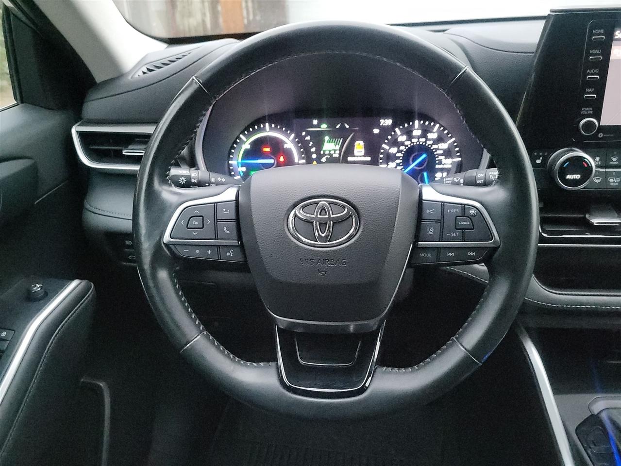 Toyota Highlander Hybrid XLE AWD 2021