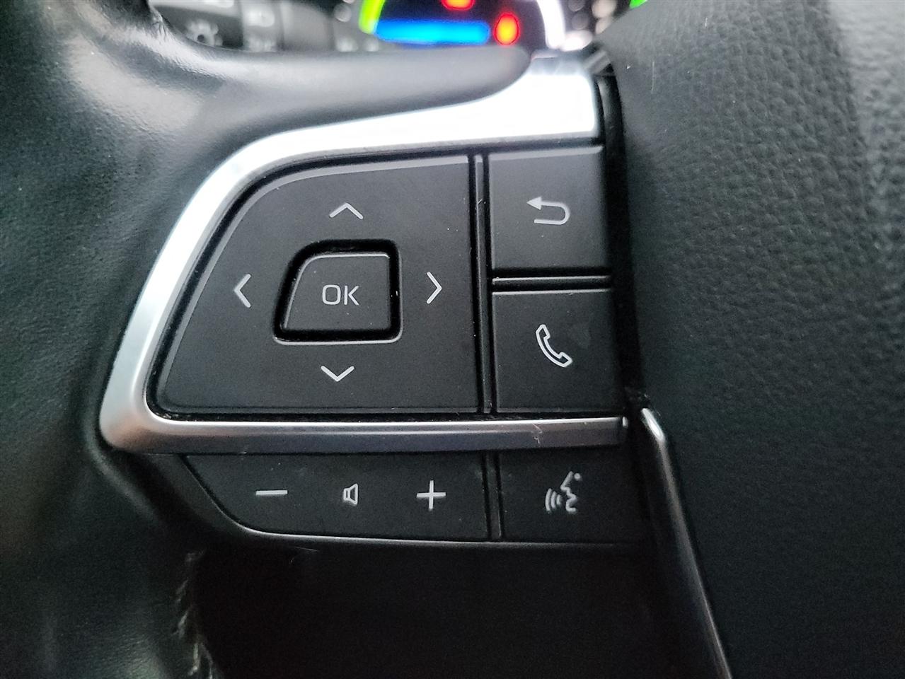 Toyota Highlander Hybrid XLE AWD 2021
