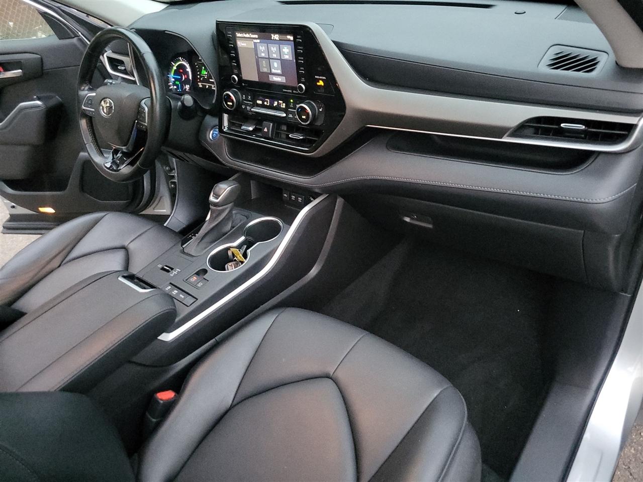 Toyota Highlander Hybrid XLE AWD 2021