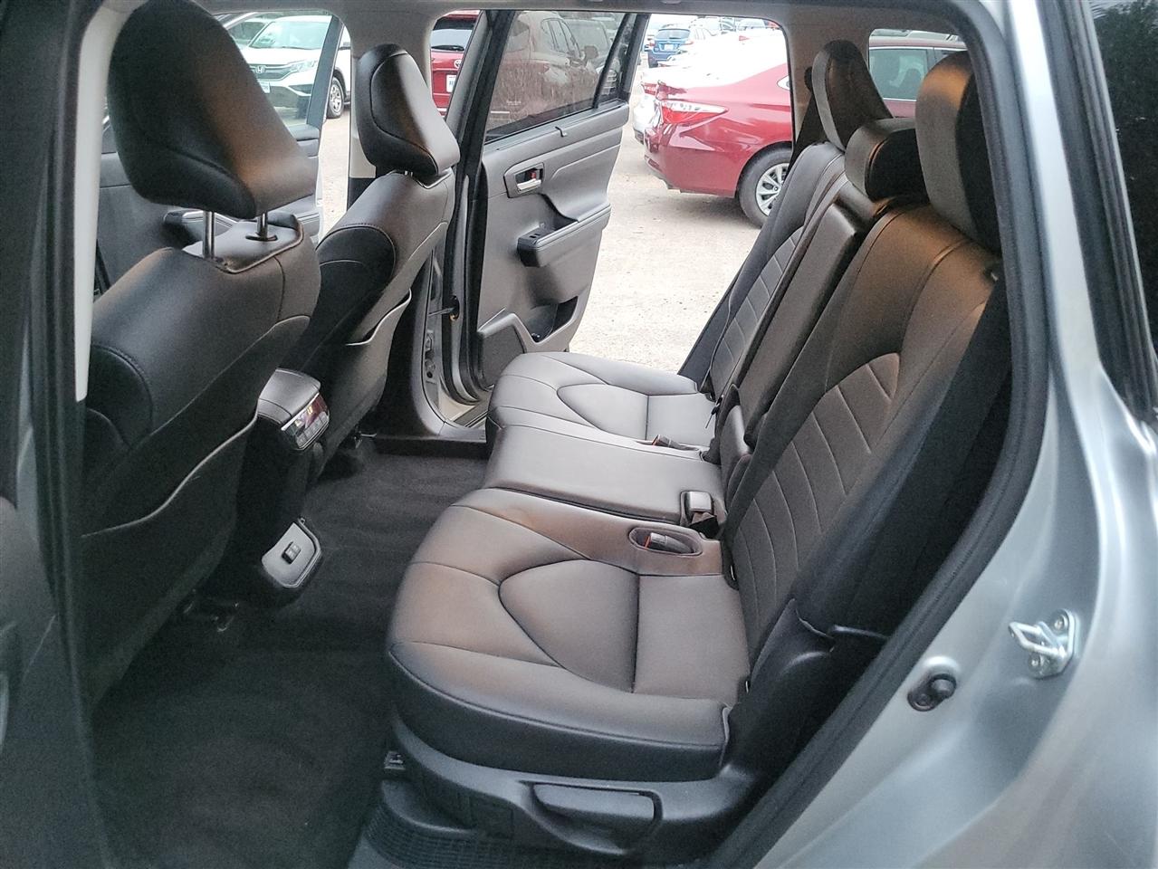 Toyota Highlander Hybrid XLE AWD 2021