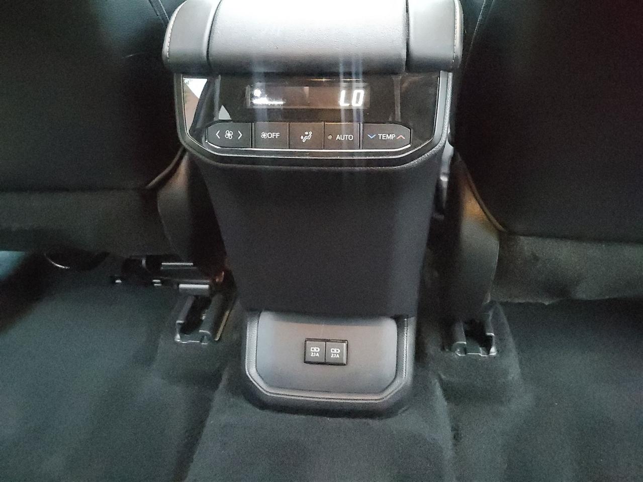 Toyota Highlander Hybrid XLE AWD 2021