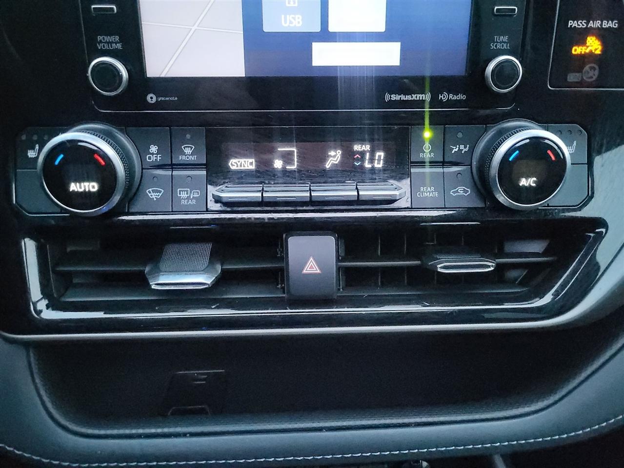 Toyota Highlander Hybrid XLE AWD 2021
