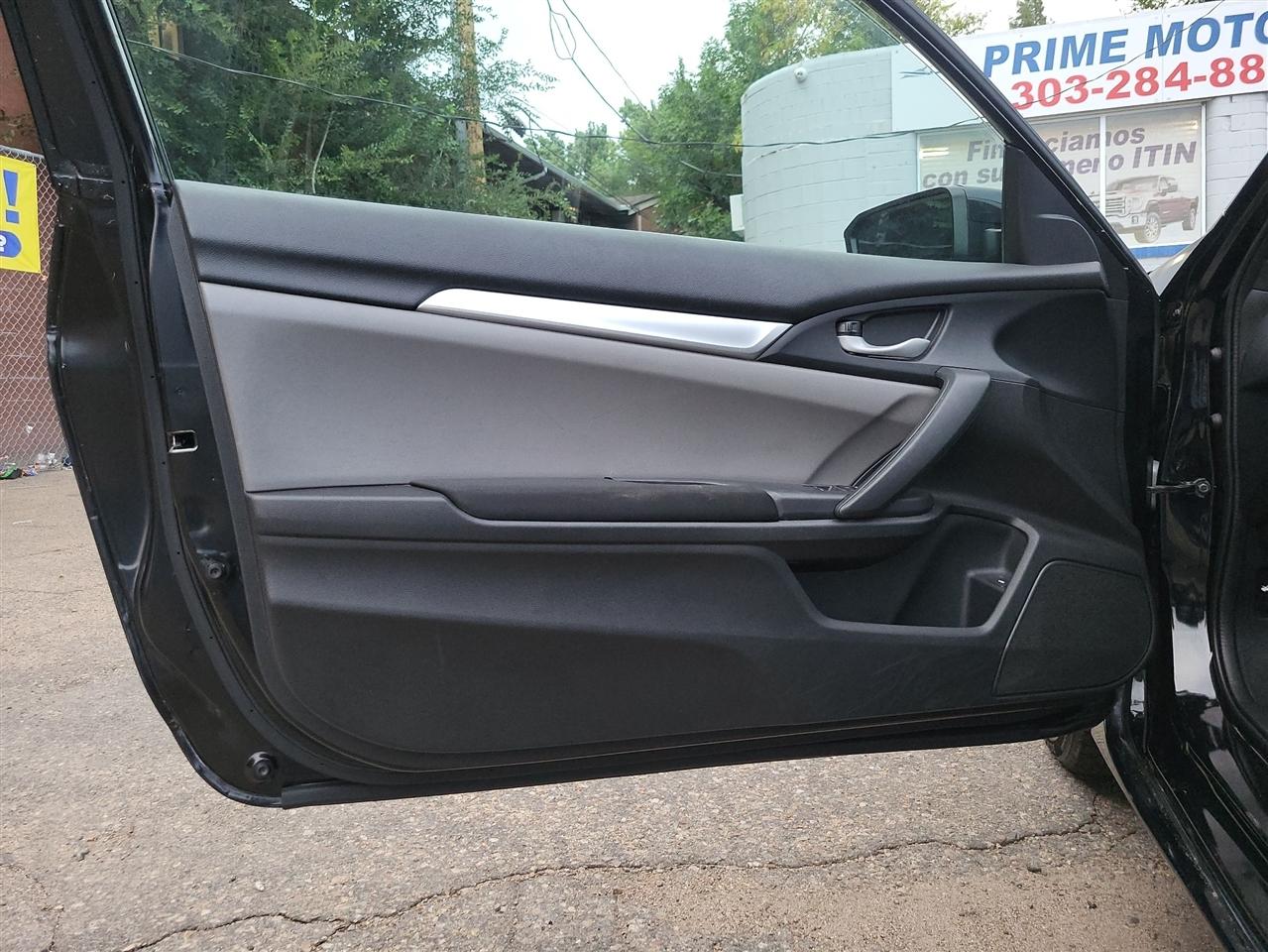 Honda Civic LX Coupe 6-Spd MT 2017
