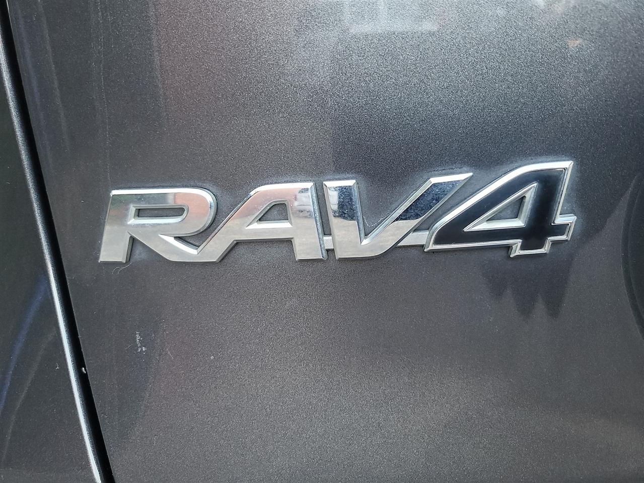 Toyota RAV4 LE AWD 2019