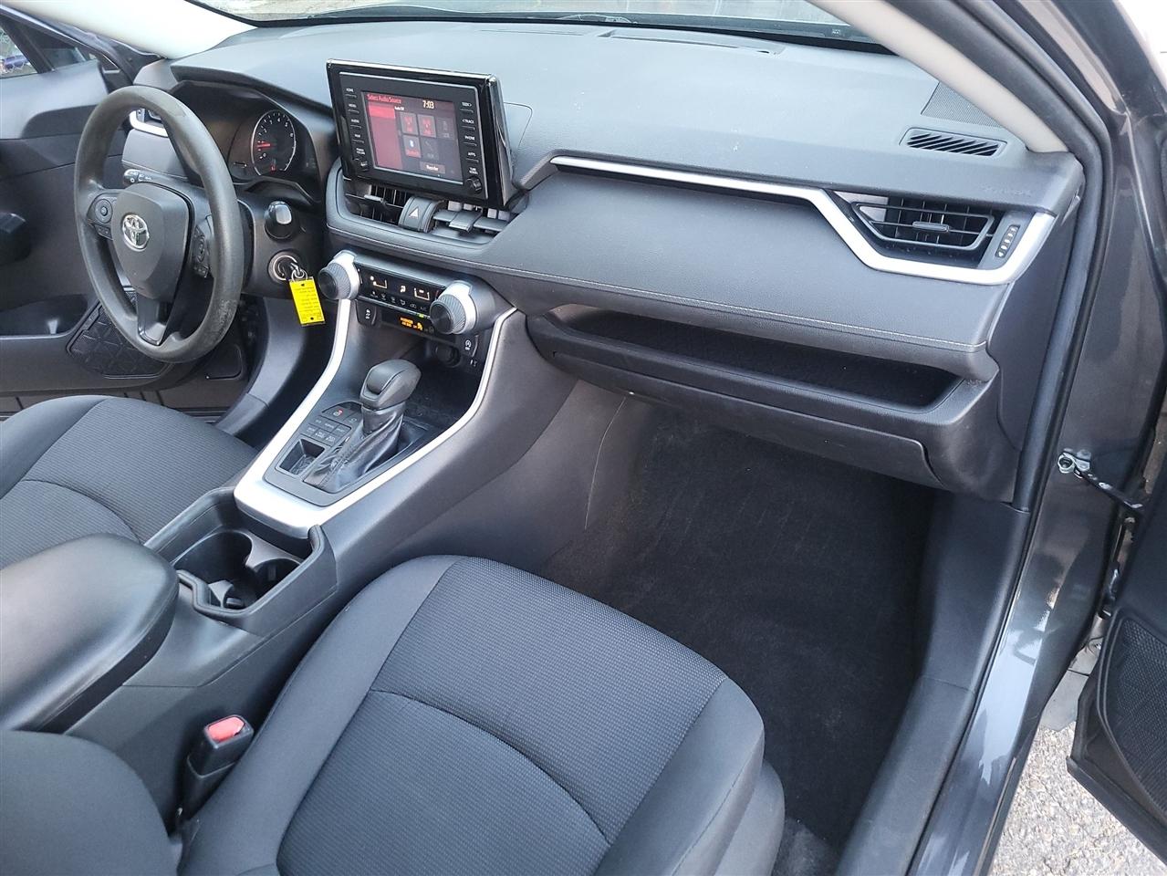 Toyota RAV4 LE AWD 2019