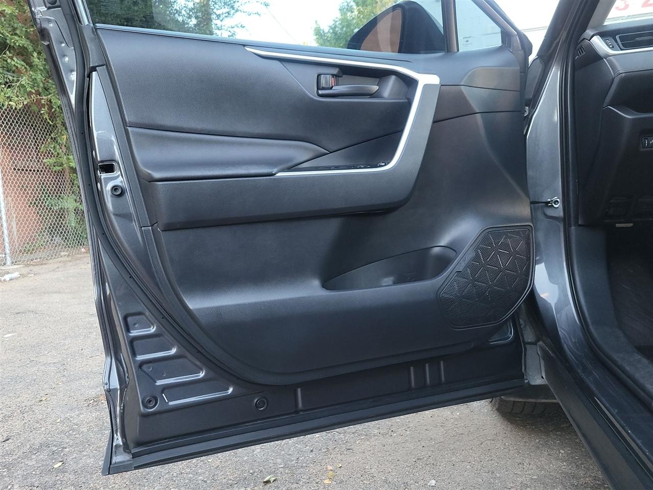 Toyota RAV4 LE AWD 2019