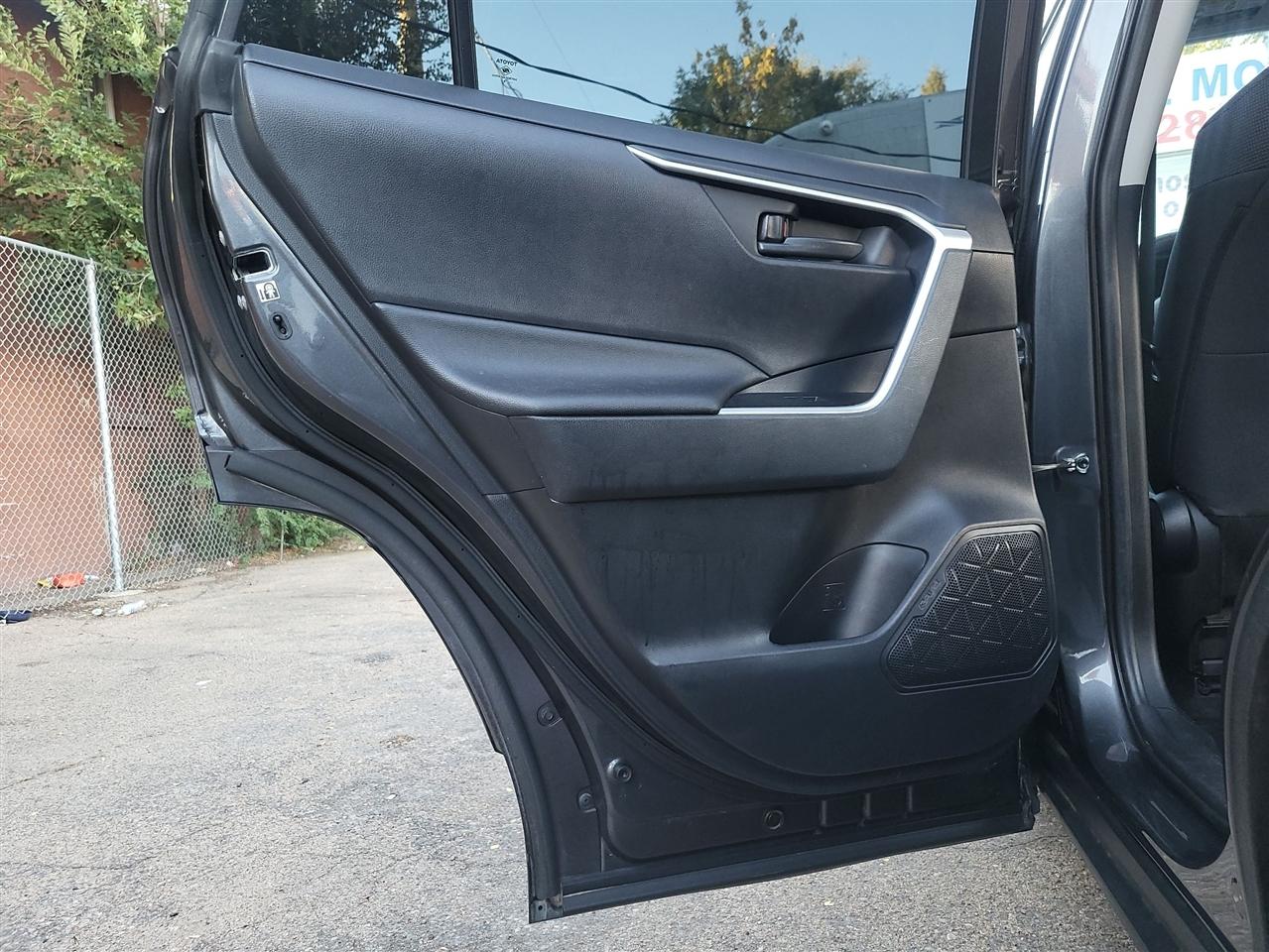 Toyota RAV4 LE AWD 2019