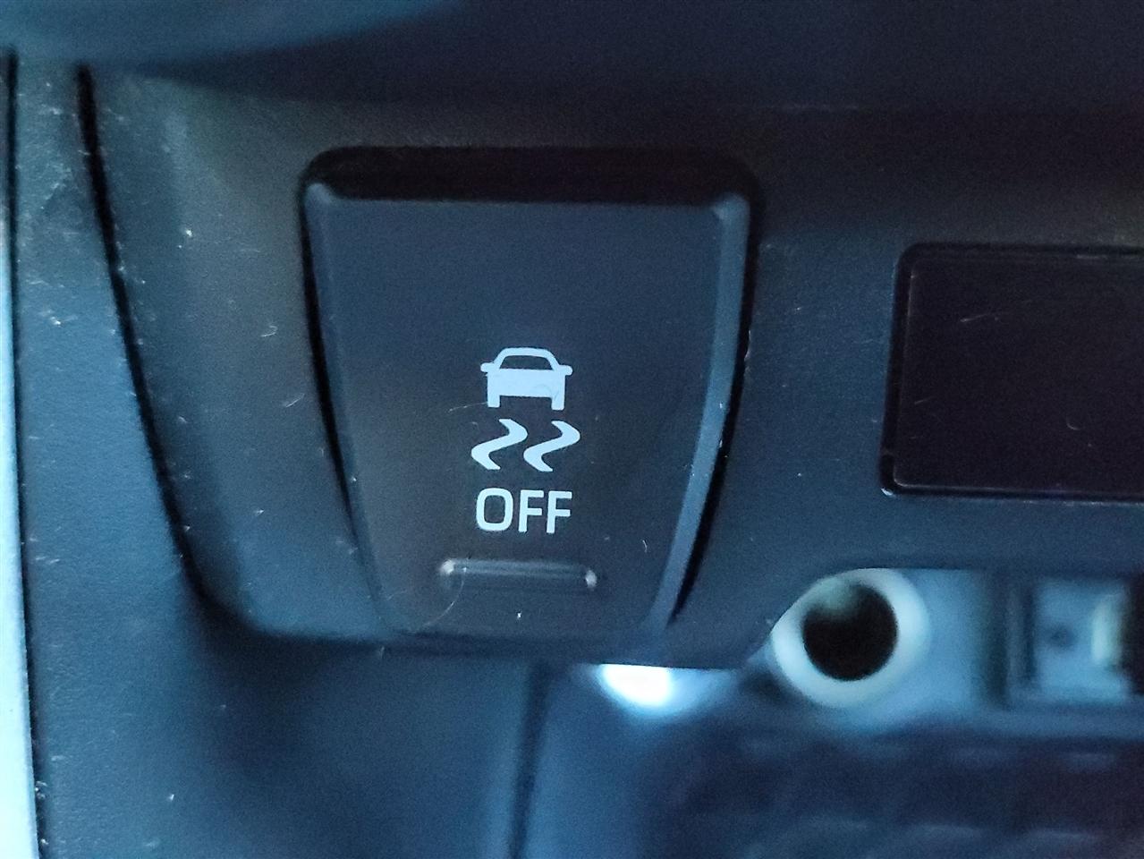 Toyota RAV4 LE AWD 2019