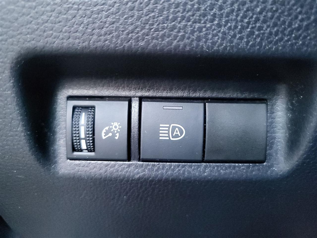 Toyota RAV4 LE AWD 2019