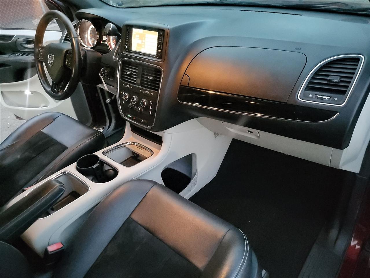 Dodge Grand Caravan photo 23