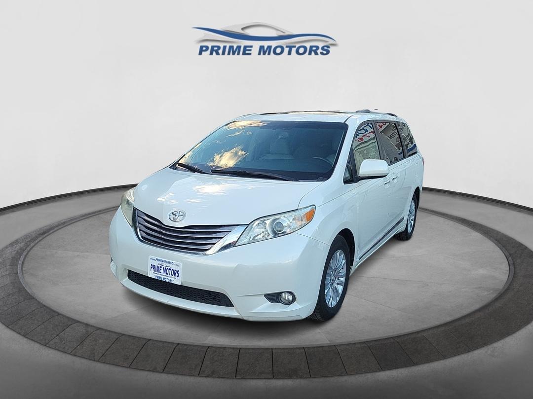 Toyota Sienna photo 3