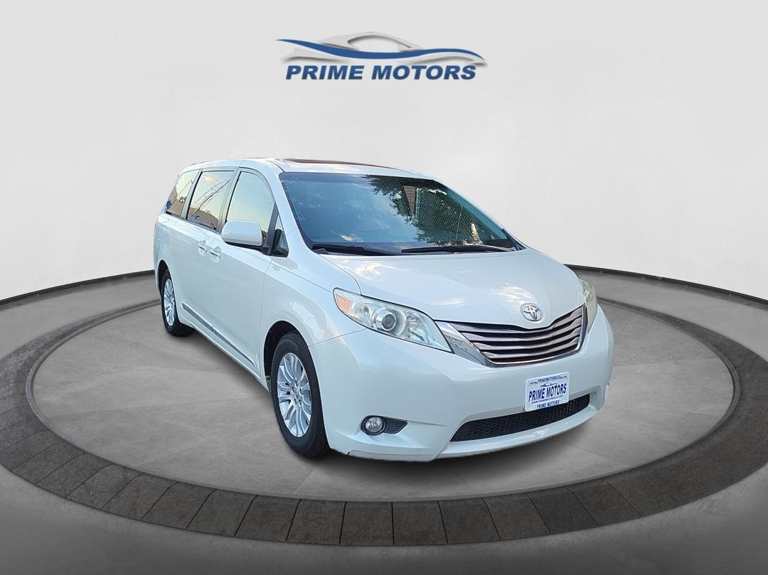 Toyota Sienna photo 4
