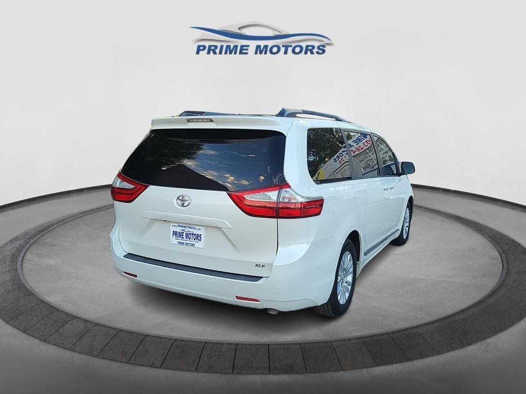 Toyota Sienna photo 6