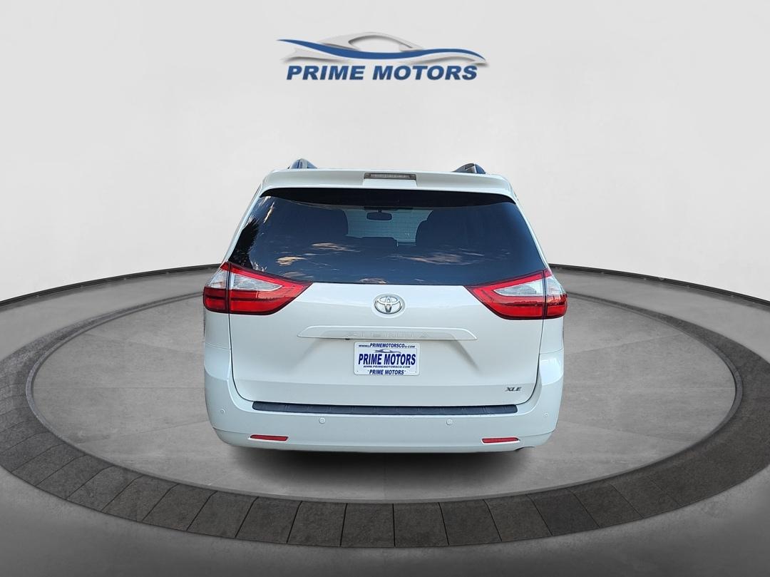 Toyota Sienna photo 8