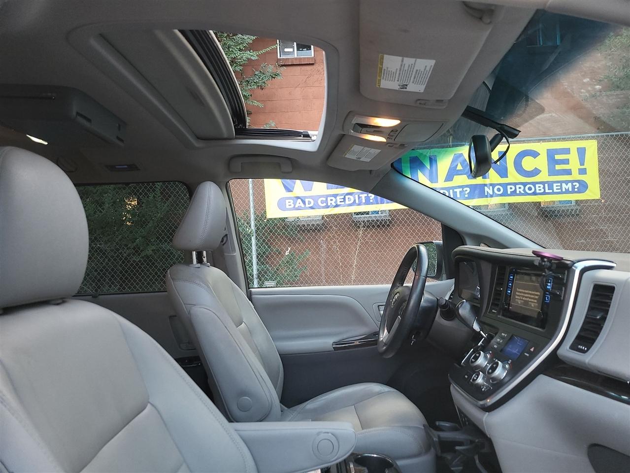 Toyota Sienna photo 10