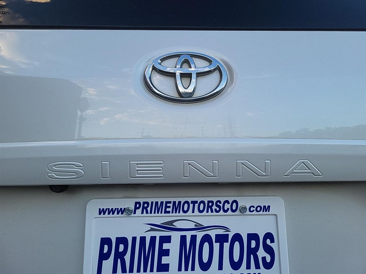 Toyota Sienna photo 16