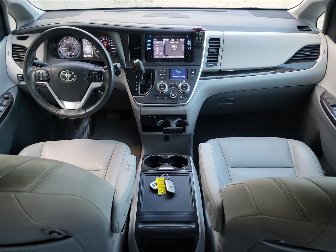 Toyota Sienna photo 22
