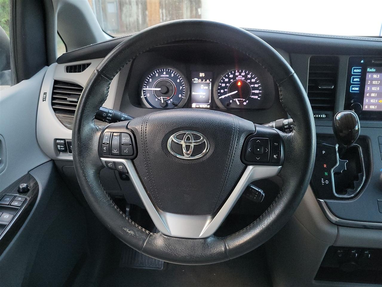 Toyota Sienna photo 23