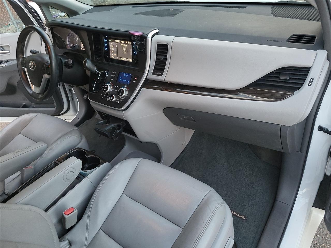 Toyota Sienna photo 28