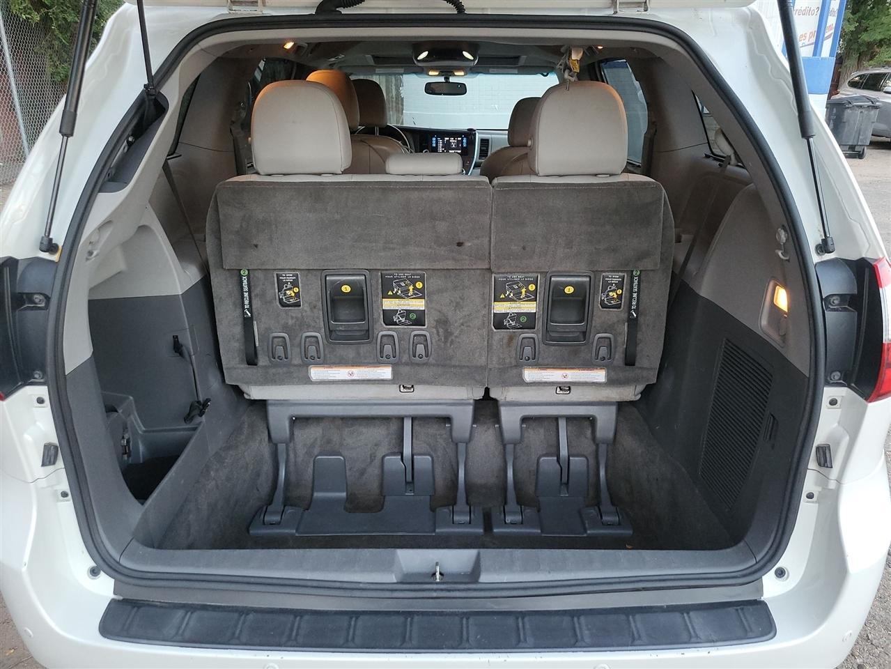 Toyota Sienna photo 30