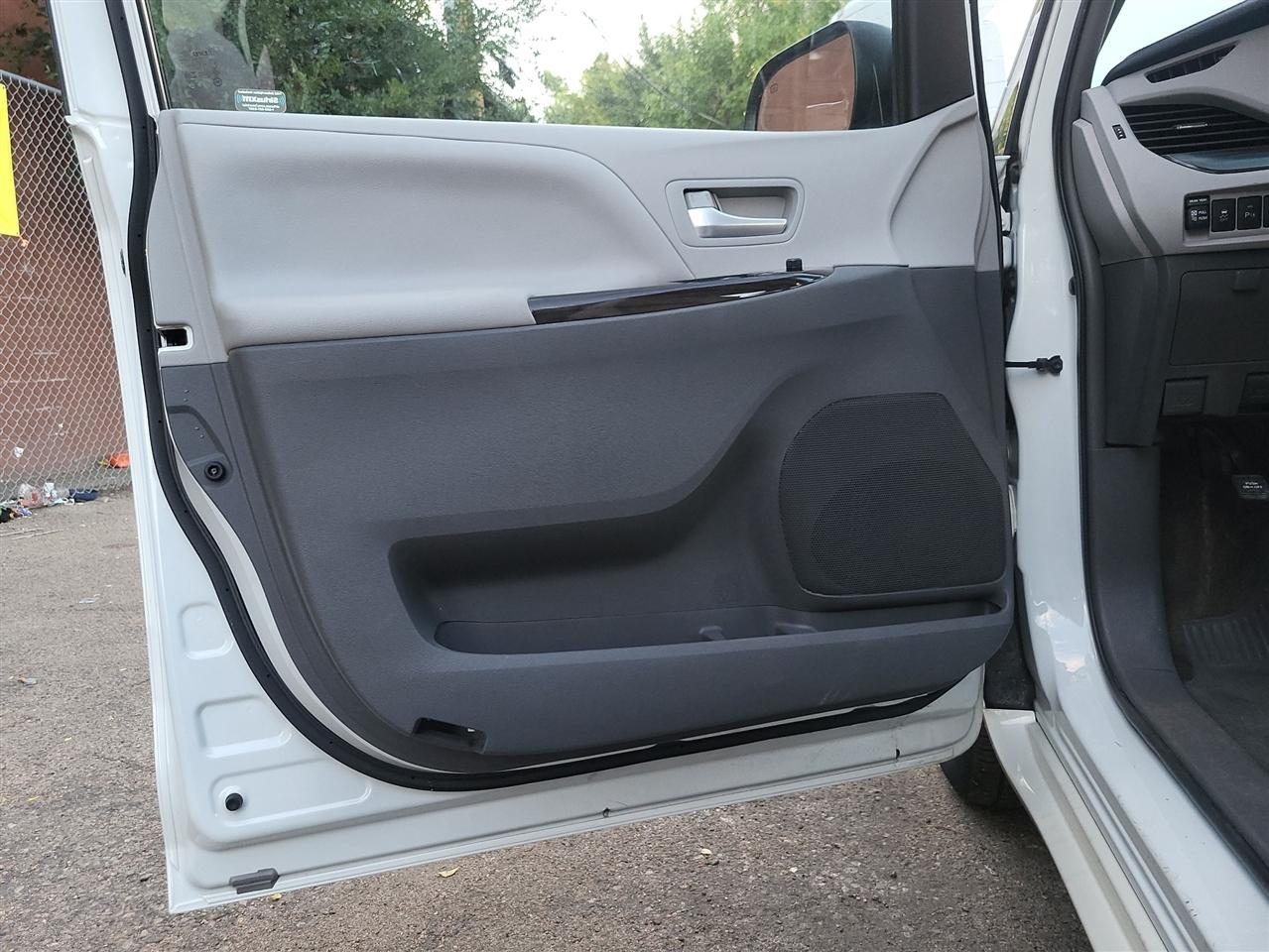 Toyota Sienna photo 32
