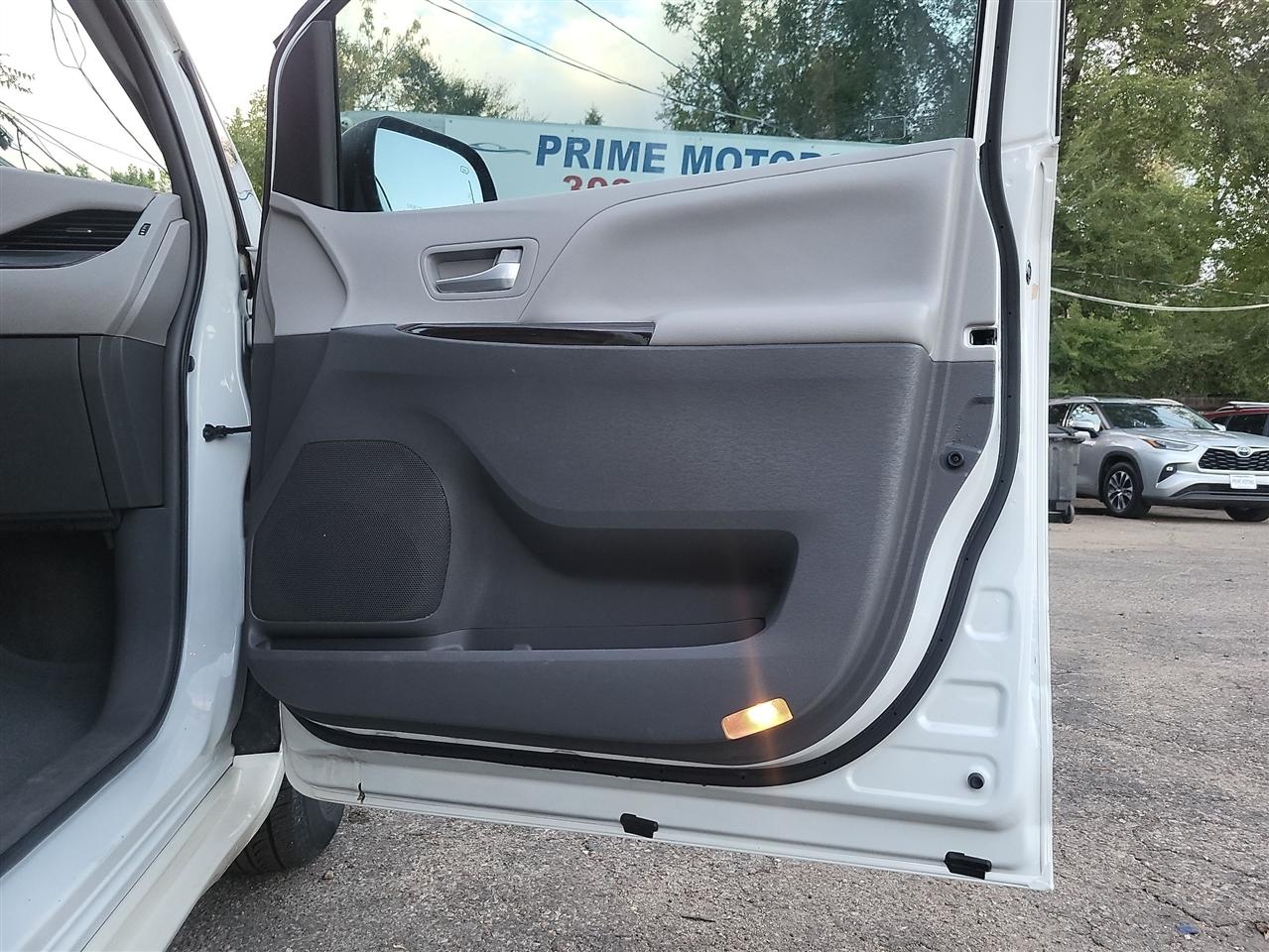 Toyota Sienna photo 33