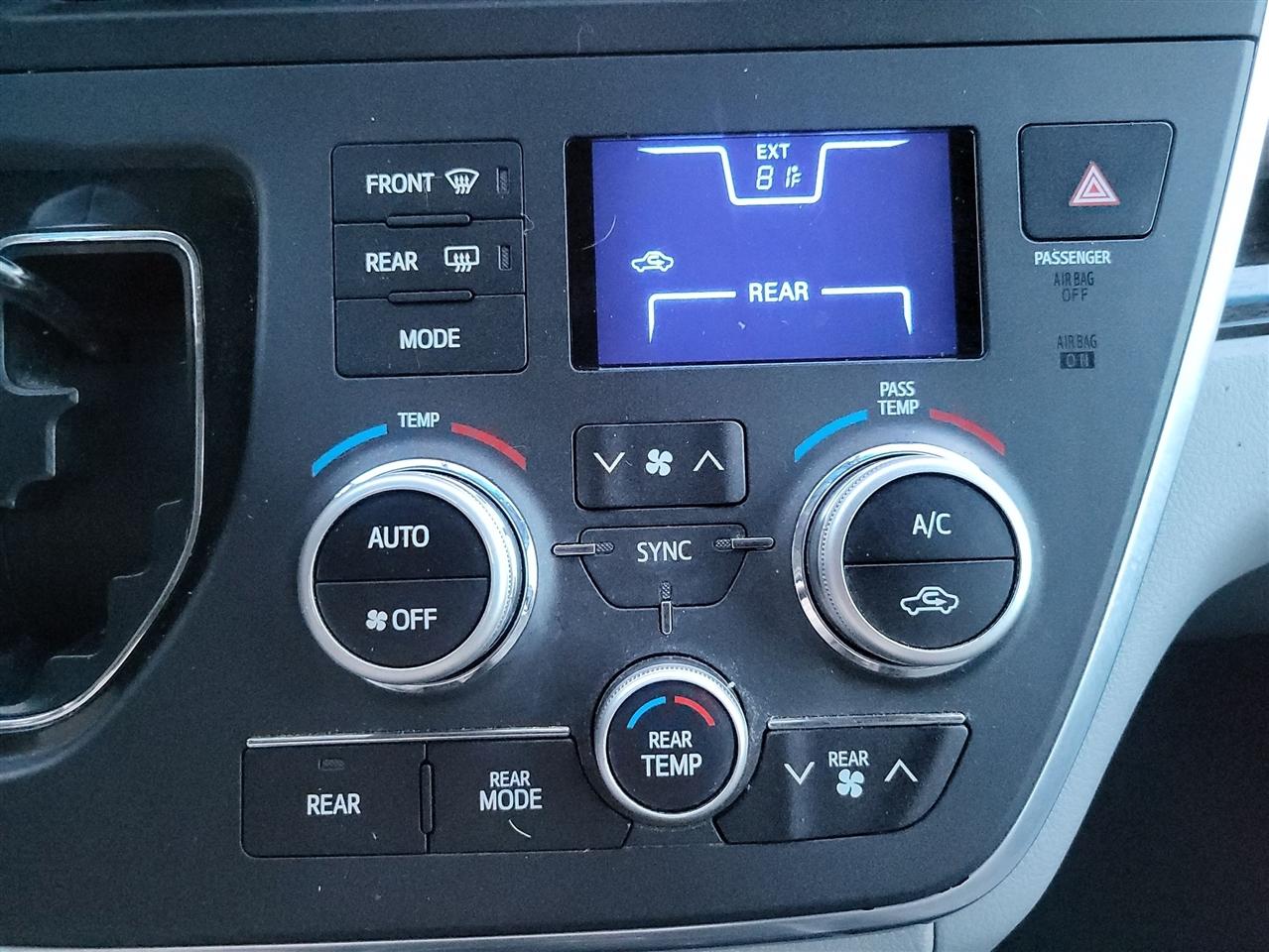 Toyota Sienna photo 35