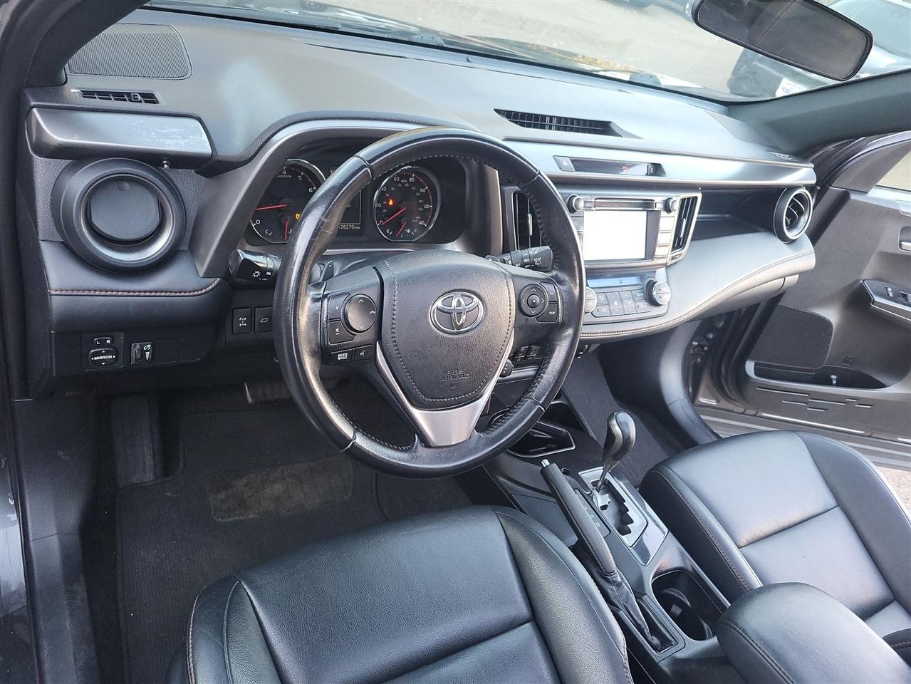 Toyota RAV4 SE 4WD 2016