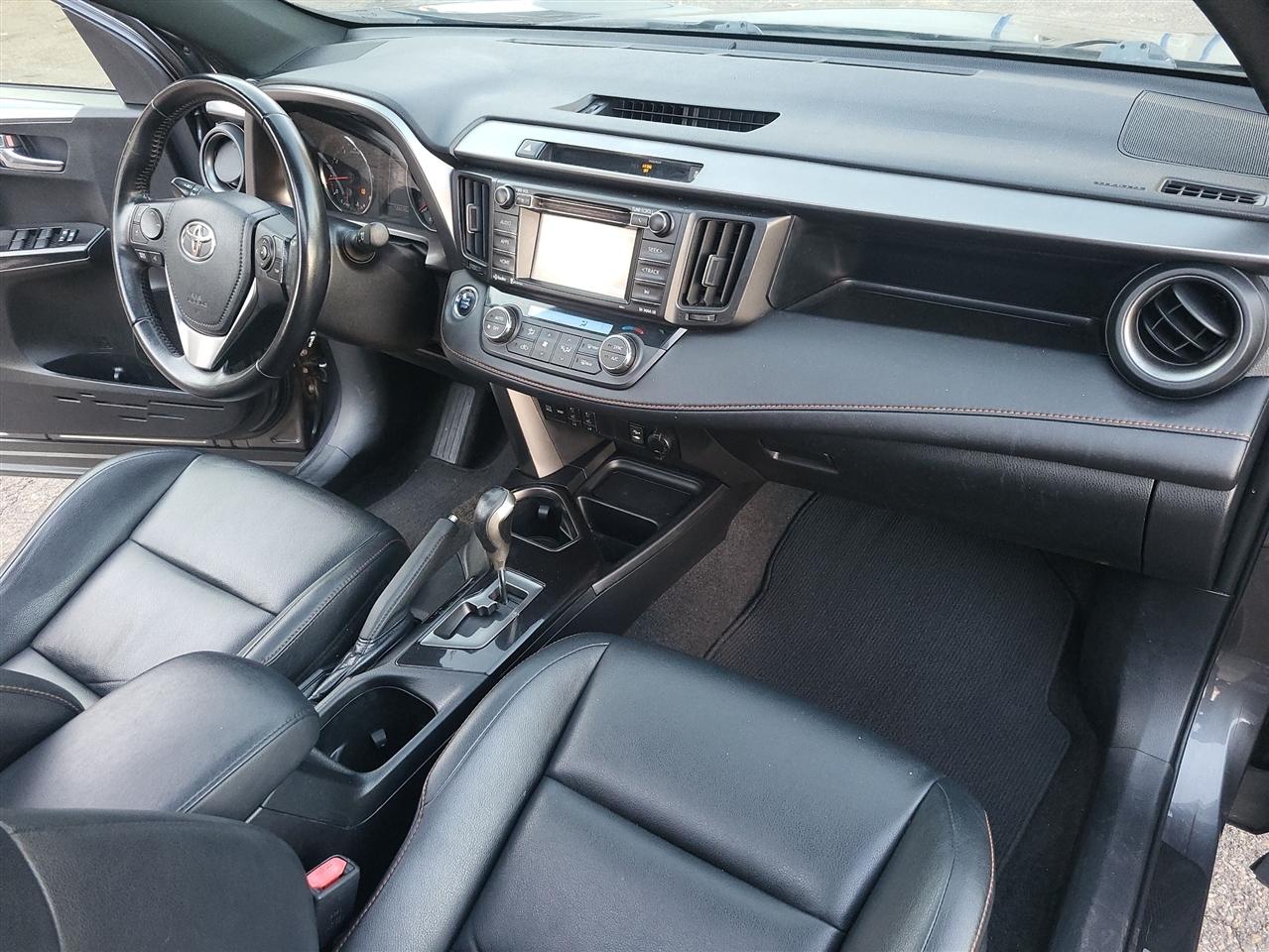 Toyota RAV4 SE 4WD 2016