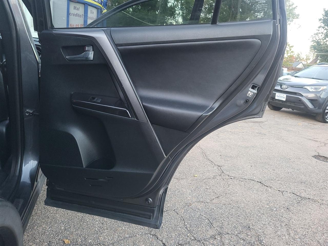 Toyota RAV4 SE 4WD 2016